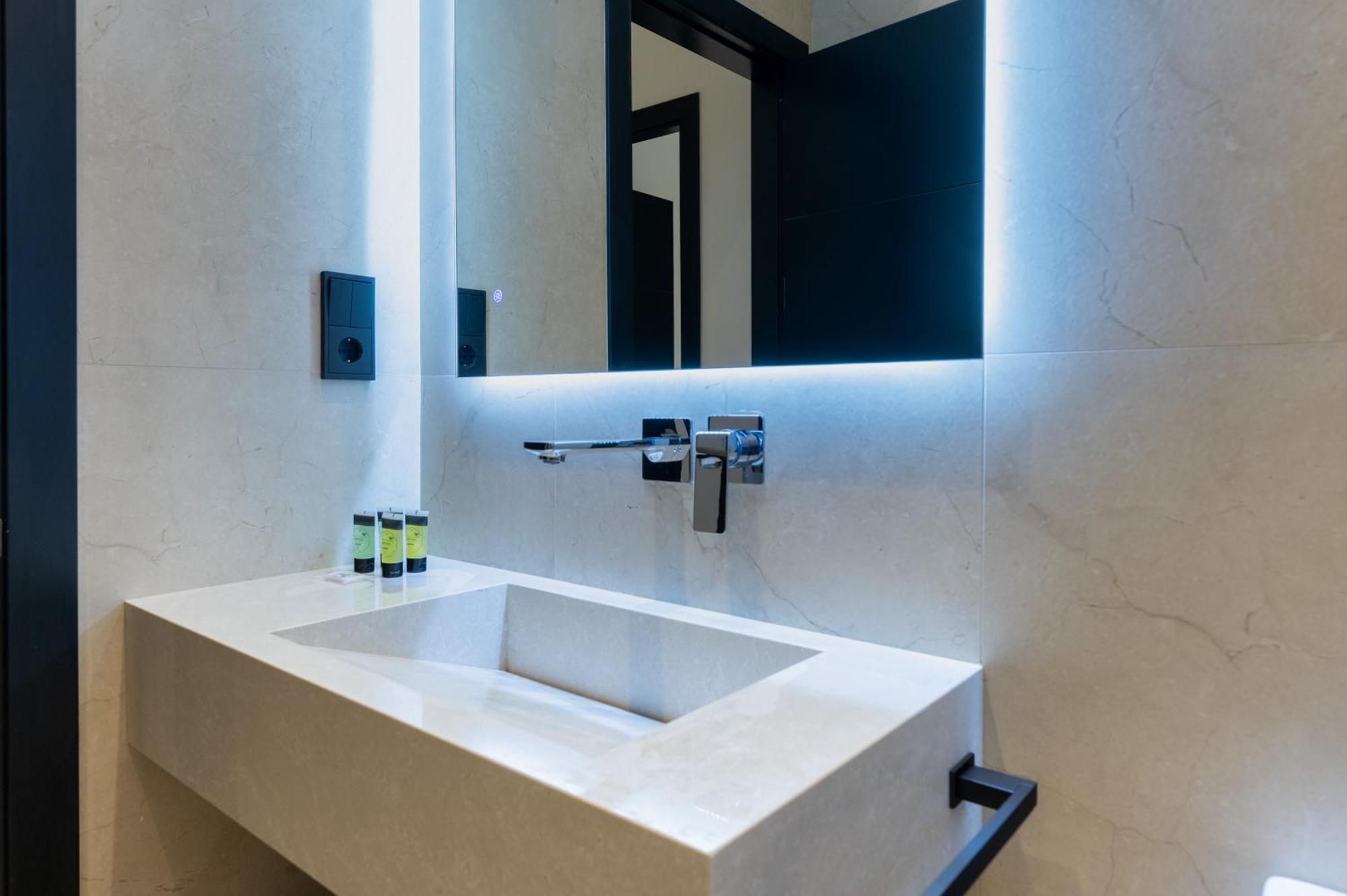 New Design Apartment - Private Patio - Gallos 2 إشبيلية المظهر الخارجي الصورة
