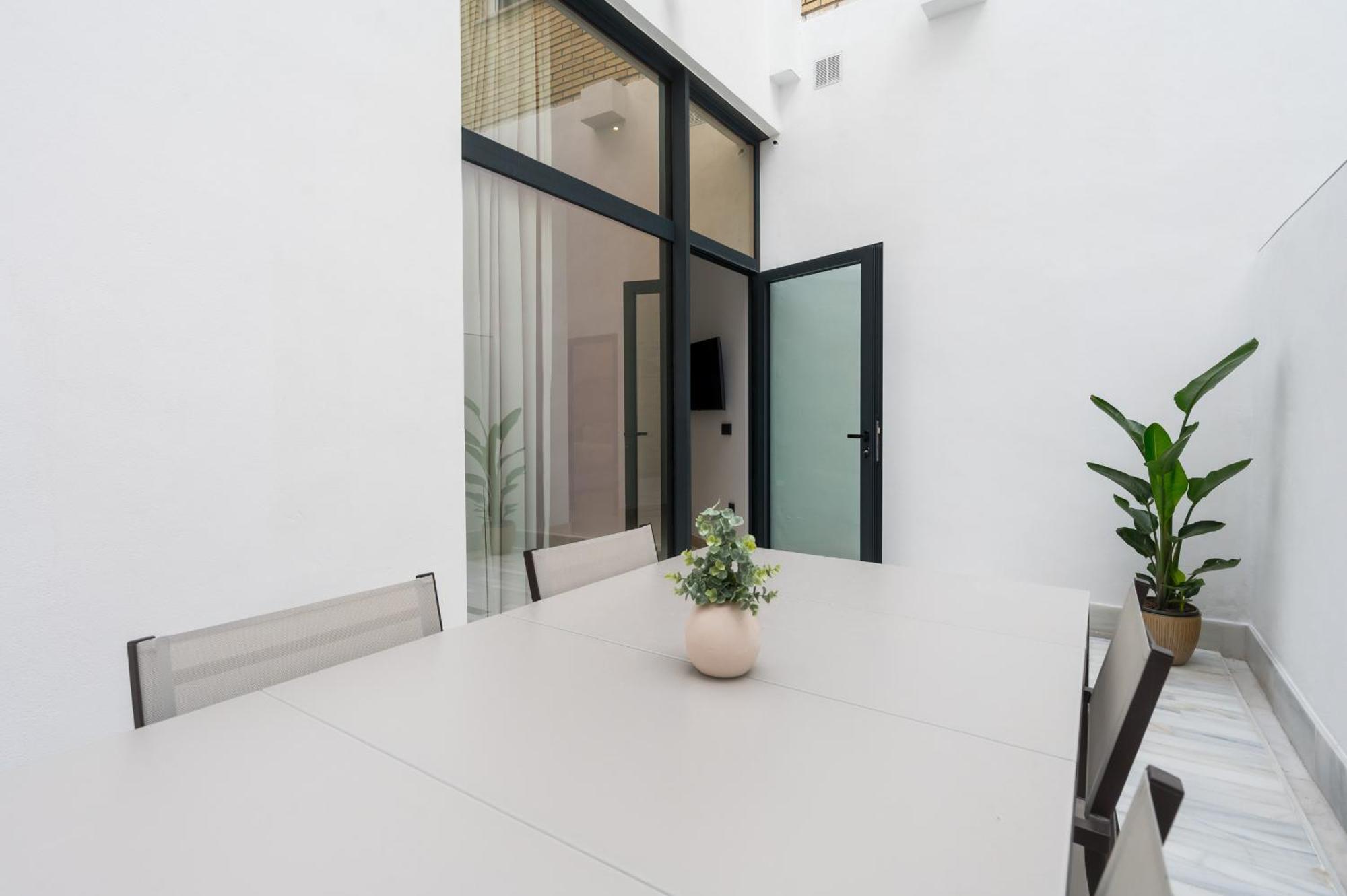 New Design Apartment - Private Patio - Gallos 2 إشبيلية المظهر الخارجي الصورة